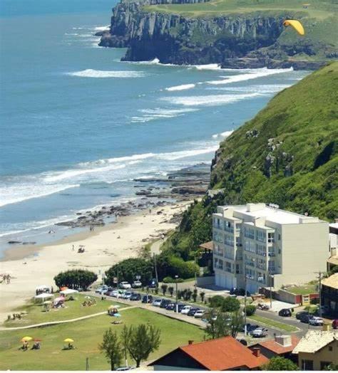 הוילה Casa De 2 Quartos Com 2 Ares-Condicionados Em Torres-Rs - Na Mais Bela Praia Gaucha - Cozinha - Banheiro - Tv Smart 32 E Wi-Fi - Estacionamento - Anfitria Superhost No Bnb מראה חיצוני תמונה