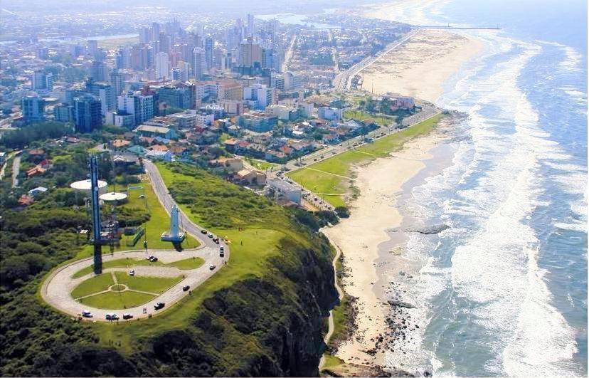 הוילה Casa De 2 Quartos Com 2 Ares-Condicionados Em Torres-Rs - Na Mais Bela Praia Gaucha - Cozinha - Banheiro - Tv Smart 32 E Wi-Fi - Estacionamento - Anfitria Superhost No Bnb מראה חיצוני תמונה